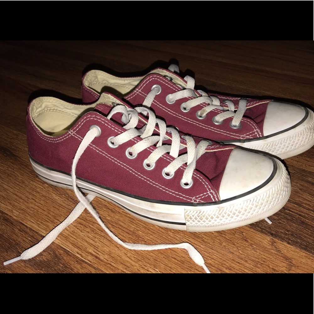 Maroon converse - Picture 2 of 6
